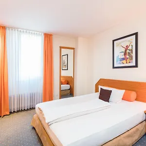 Servatius Otel Köln